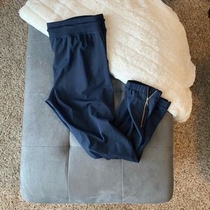 Zyia Navy Peak Zipper Jogger (short)